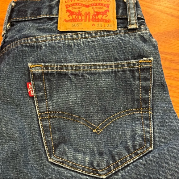 Vintage Dark Wash Levi’s - Picture 2 of 5